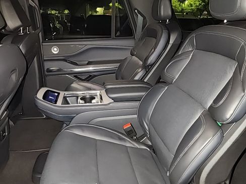Used 2025 Lincoln Navigator L Reserve w/ Jet Appearance Package image 15
