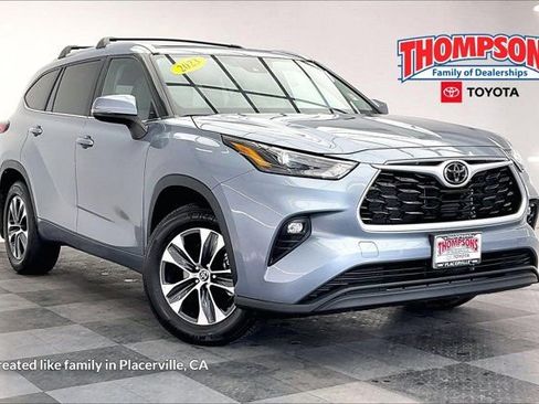 Used 2023 Toyota Highlander XLE AWD/4WD image 1