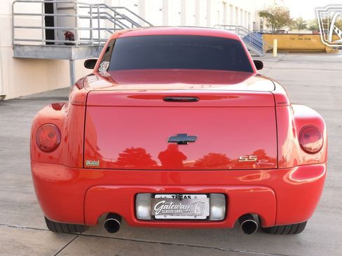 Used 2005 Chevrolet SSR w/ Preferred Equipment Group image 31