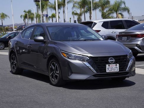 Used 2024 Nissan Sentra SV FWD image 2
