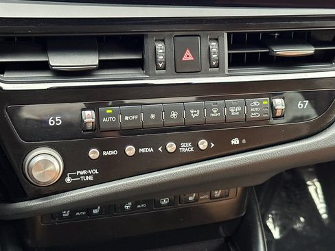 Used 2024 Lexus ES 350 w/ Accessory Package (Z1) FWD image 21