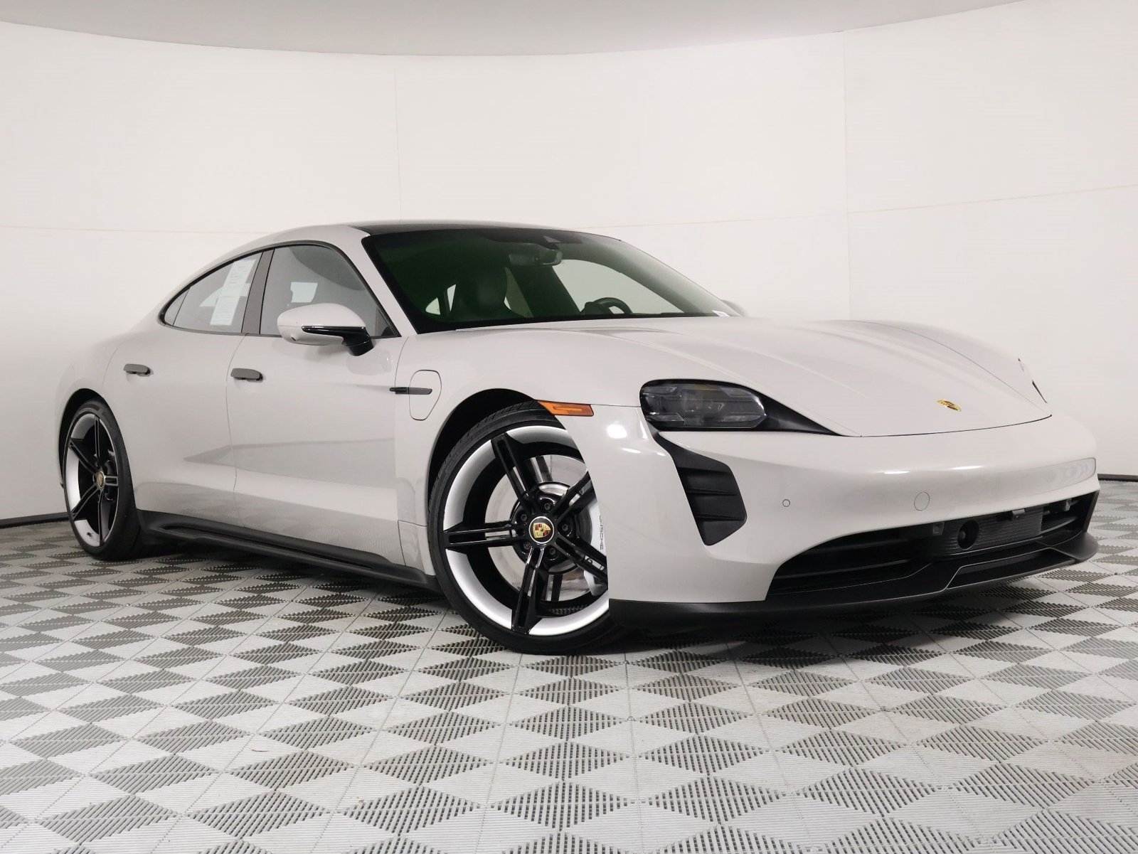 Certified 2023 Porsche Taycan GTS AWD/4WD image 9
