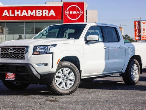 Used 2024 Nissan Frontier SV w/ SV Convenience Package image 2