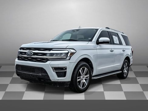 Used 2023 Ford Expedition Limited image 3