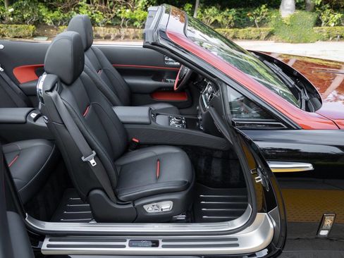 Used 2019 Rolls-Royce Dawn image 77