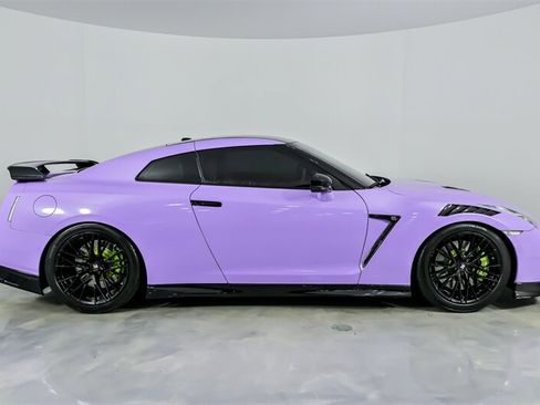 Used 2020 Nissan GT-R Premium AWD/4WD image 14