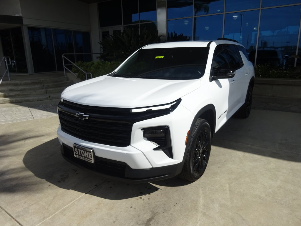Used 2026 Chevrolet Traverse LT w/ Midnight/Sport Edition FWD image 3