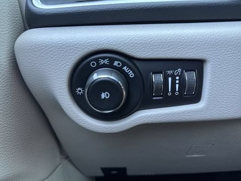 Used 2017 Chrysler Pacifica Touring Plus FWD image 25