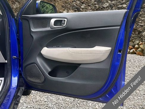 Used 2021 Hyundai Venue SEL FWD image 16