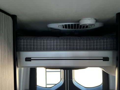 Used 2022 Mercedes-Benz Sprinter 2500 image 28