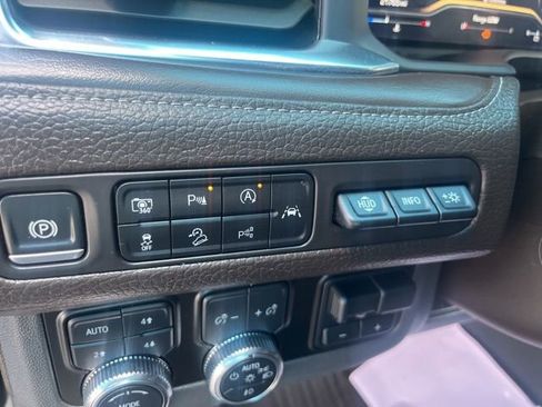 Used 2024 GMC Yukon Denali w/ Advanced Technology Package image 16