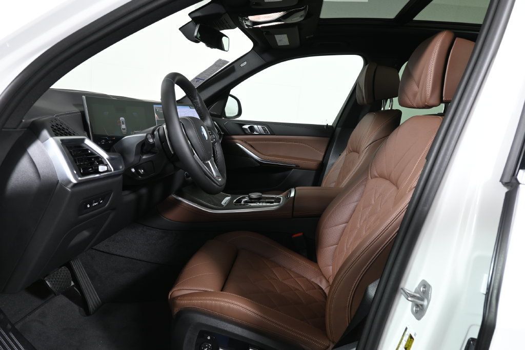 Used 2026 BMW X5 xDrive50e AWD/4WD image 3