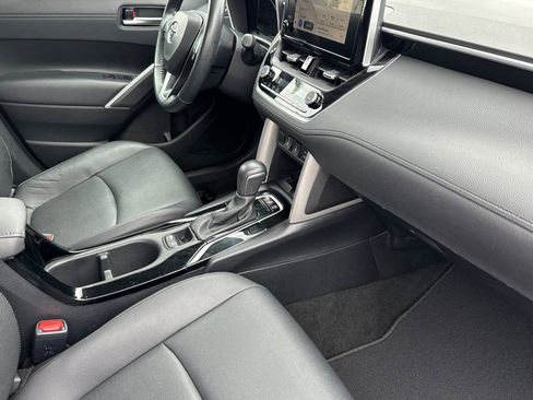 Used 2024 Toyota Corolla Cross XLE image 17