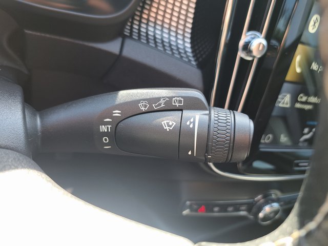 Used 2021 Volvo XC40 T4 R-Design w/ Climate Package FWD image 22