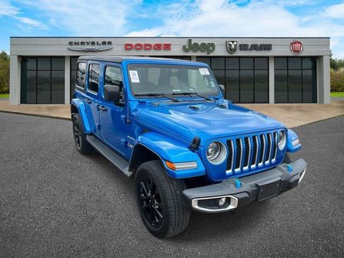 Used 2023 Jeep Wrangler Unlimited Sahara w/ Cold Weather Group AWD/4WD image 2