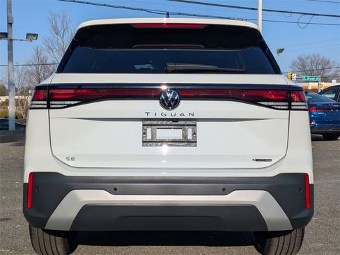 New 2025 Volkswagen Tiguan SE image 5