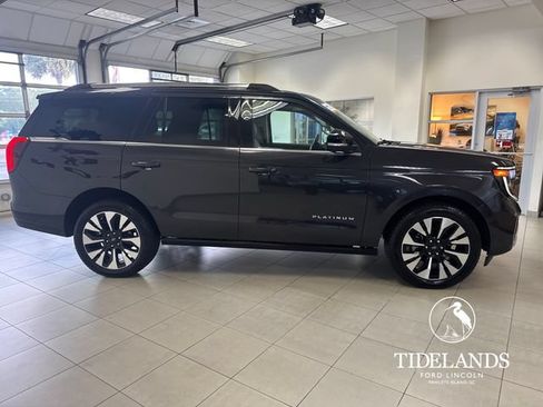 Certified 2025 Ford Expedition Platinum w/ Driver's Package AWD/4WD image 9
