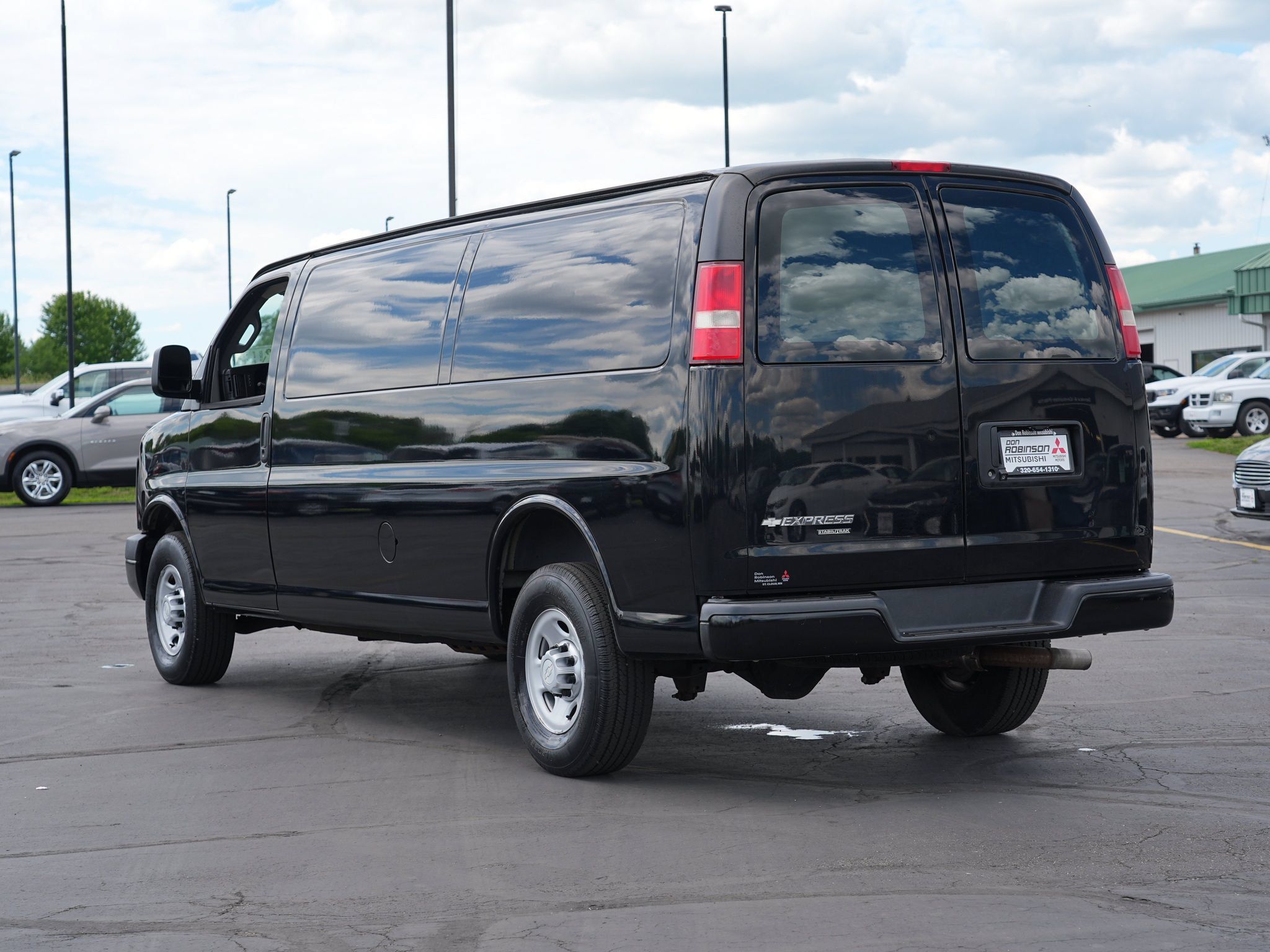Used 2016 Chevrolet Express 3500 Extended RWD image 6