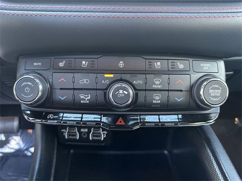 Used 2024 Dodge Durango GT image 17