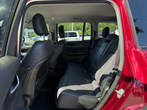 Used 2023 Jeep Grand Cherokee Laredo RWD image 24