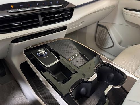 Used 2025 Buick Enclave Avenir w/ Super Cruise Package image 18