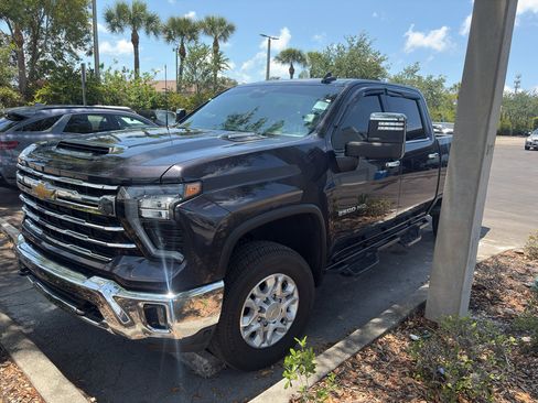 Used 2024 Chevrolet Silverado 2500 LTZ AWD/4WD image 3