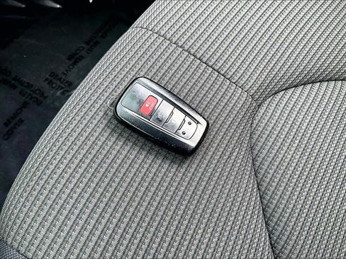 Used 2023 Toyota Highlander LE FWD image 14