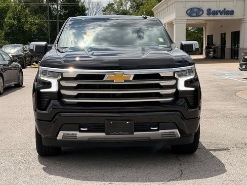 Used 2023 Chevrolet Silverado 1500 High Country w/ High Country Premium Package AWD/4WD image 2