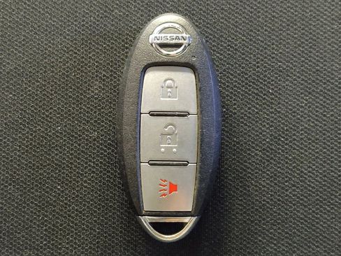 Used 2019 Nissan Titan SV image 32