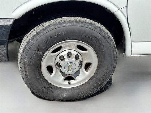 Used 2024 Chevrolet Express 2500 Extended w/ Driver Convenience Package image 27