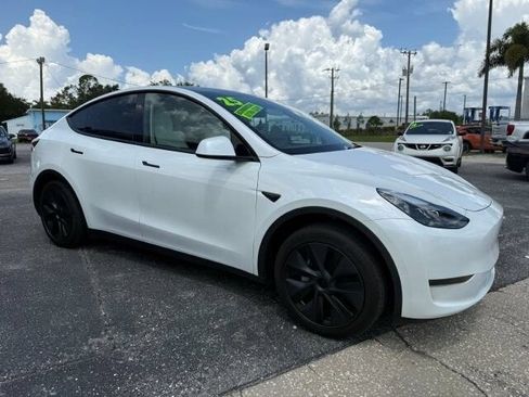 Used 2025 Tesla Model Y Long Range RWD image 1