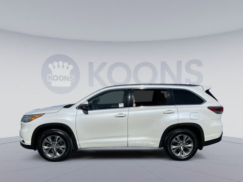 Used 2015 Toyota Highlander XLE image 2
