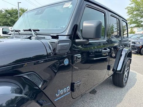 Used 2024 Jeep Wrangler Unlimited w/ Convenience Group AWD/4WD image 4