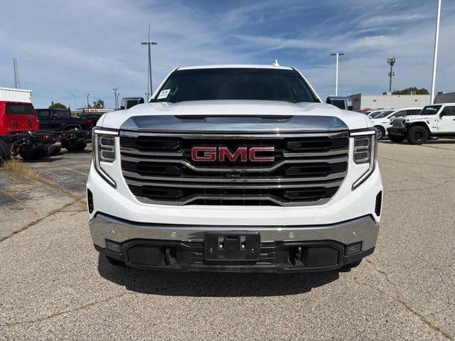 Used 2025 GMC Sierra 1500 SLT AWD/4WD image 2