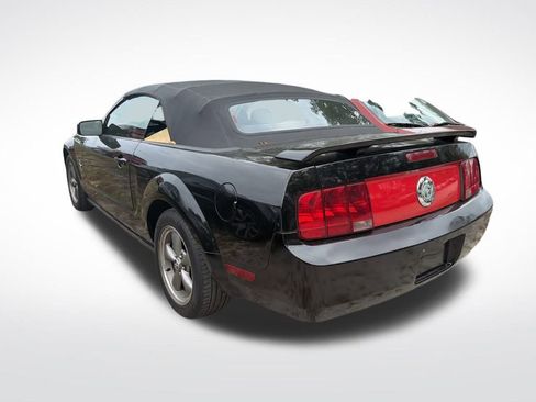 Used 2006 Ford Mustang Convertible image 4