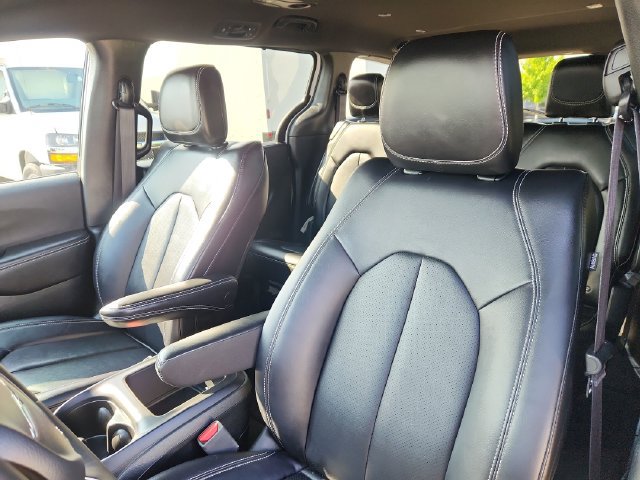 Used 2025 Chrysler Pacifica Select FWD image 22