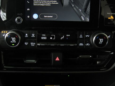 Used 2023 Toyota Highlander XLE image 18