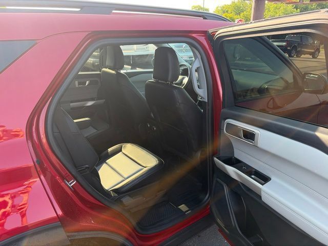 Used 2024 Ford Explorer XLT w/ Equipment Group 202A AWD/4WD image 26