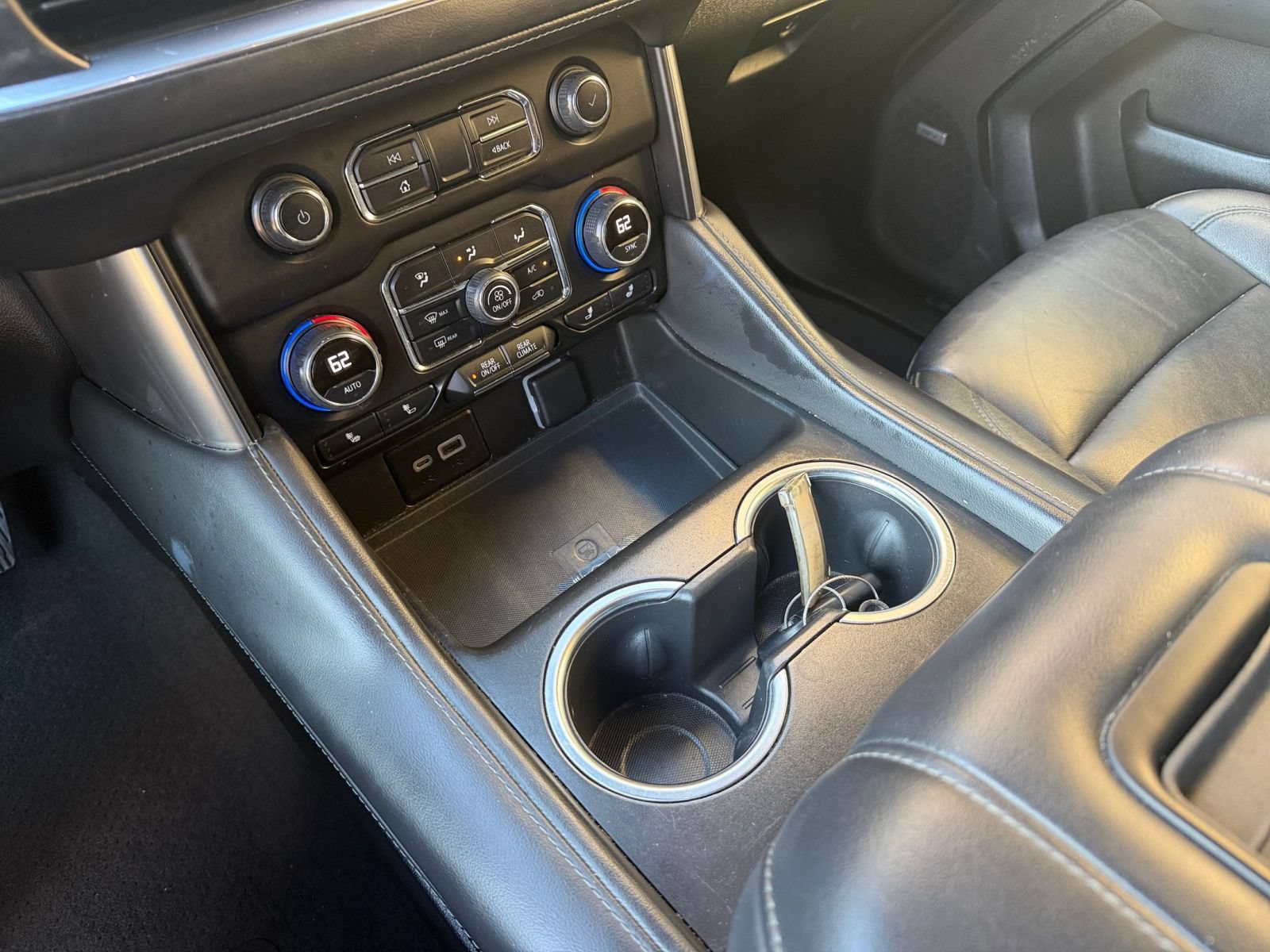 Used 2024 Chevrolet Tahoe LT w/ Luxury Package RWD image 43