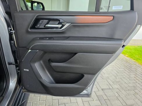 Used 2025 GMC Yukon Denali AWD/4WD image 13
