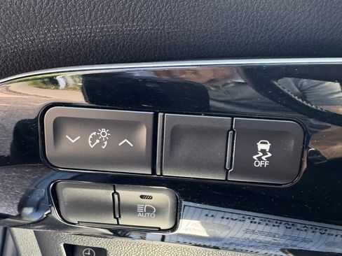 Used 2021 Toyota Prius Prime LE FWD image 21
