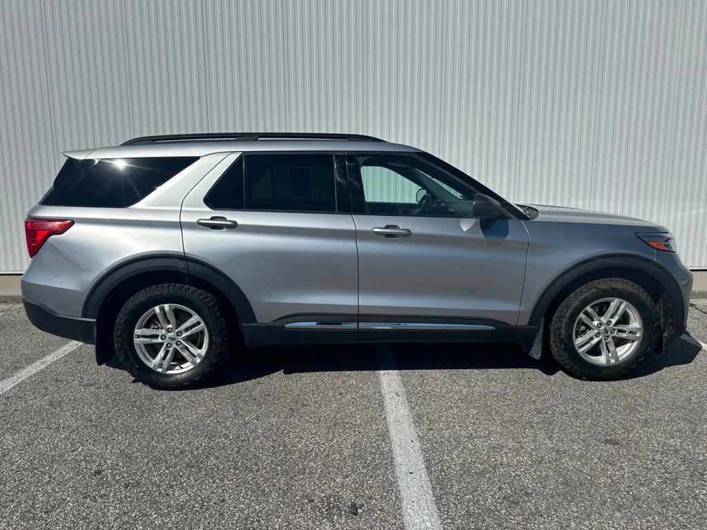 Used 2020 Ford Explorer XLT w/ Comfort Package AWD/4WD image 9
