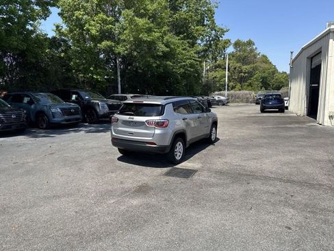 Used 2018 Jeep Compass Sport AWD/4WD image 5