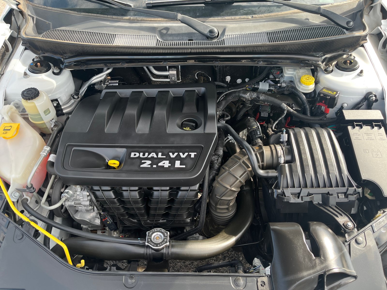 Used 2013 Chrysler 200 Touring FWD image 9