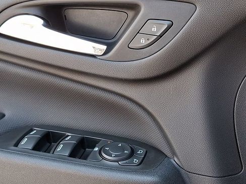 Used 2022 Chevrolet Equinox RS w/ RS Leather Package FWD image 21
