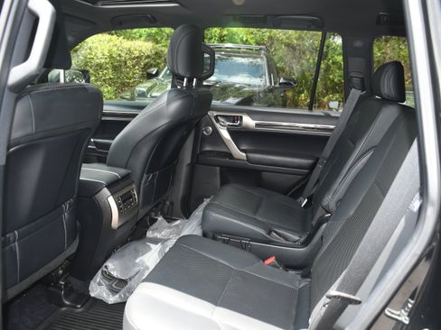 Used 2020 Lexus GX 460 Luxury w/ Luxury Sport Package AWD/4WD image 19
