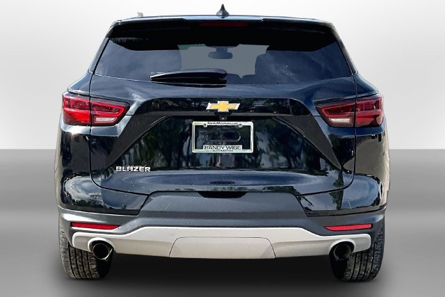 Used 2023 Chevrolet Blazer LT FWD image 4