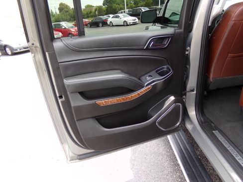 Used 2019 Chevrolet Suburban Premier w/ Premier Plus Edition AWD/4WD image 21