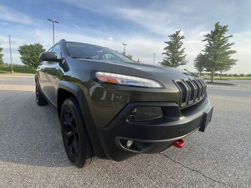 Used 2016 Jeep Cherokee Trailhawk w/ Cold Weather Group AWD/4WD image 7