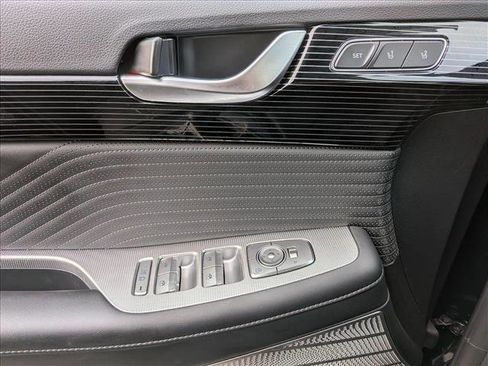 Used 2025 Hyundai Palisade Calligraphy image 15